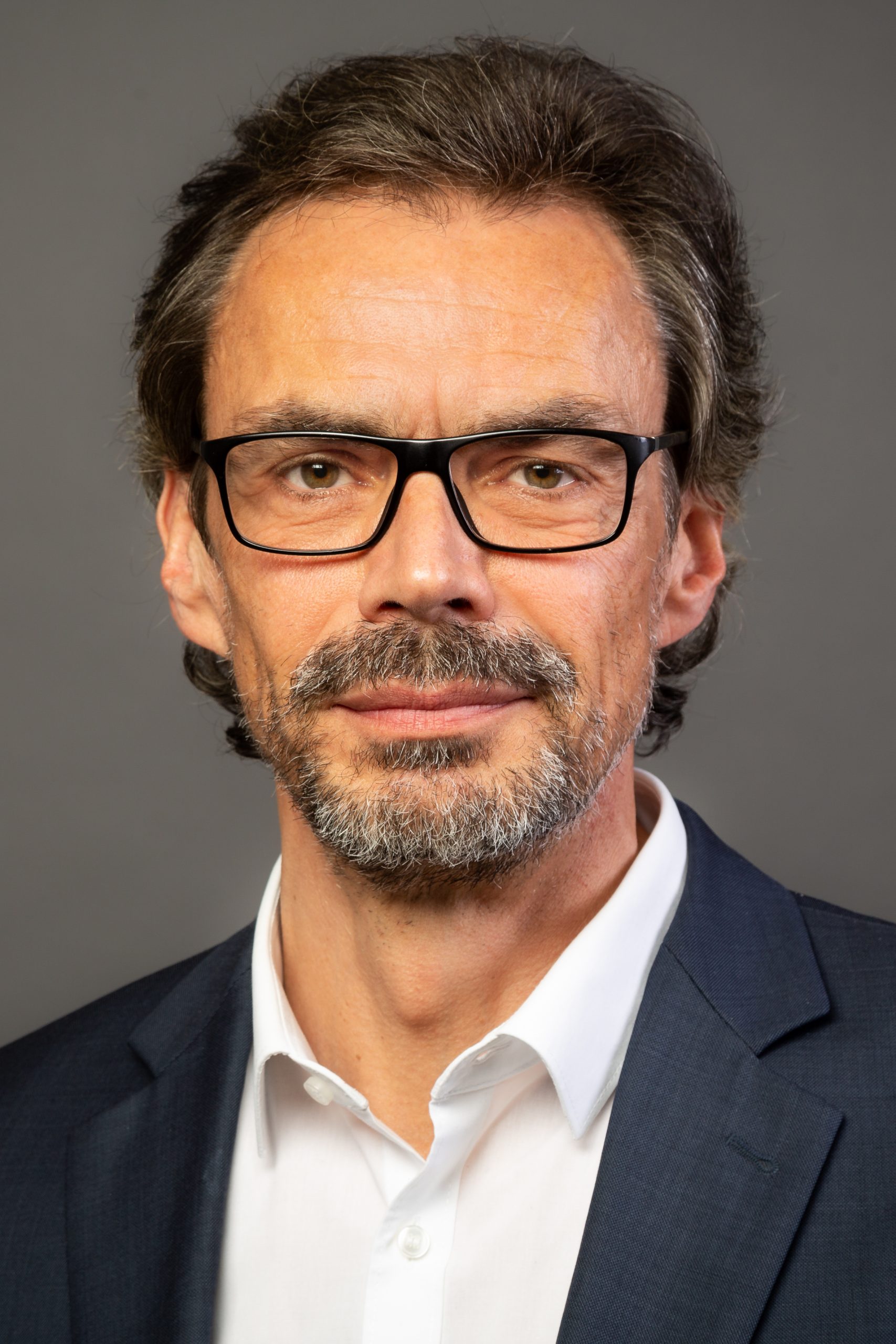 Mann mit Brille, Shooting im Fotostudio